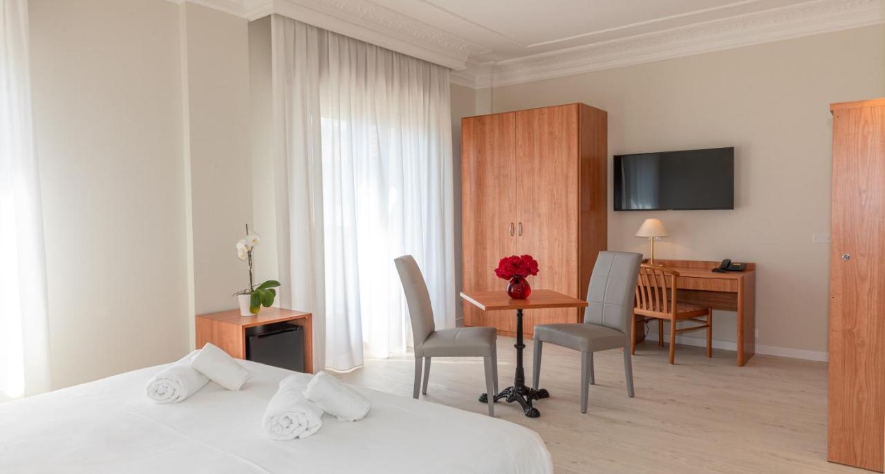 לידו די ג'סולו Hotel Smeraldo מראה חיצוני תמונה