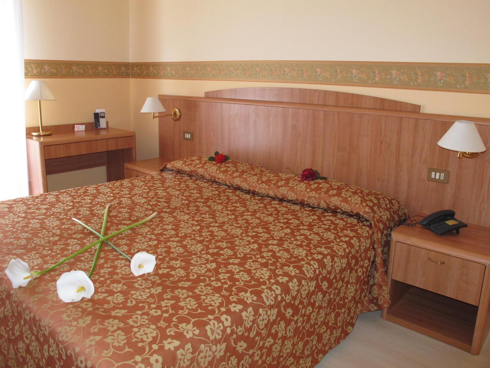 לידו די ג'סולו Hotel Smeraldo חדר תמונה